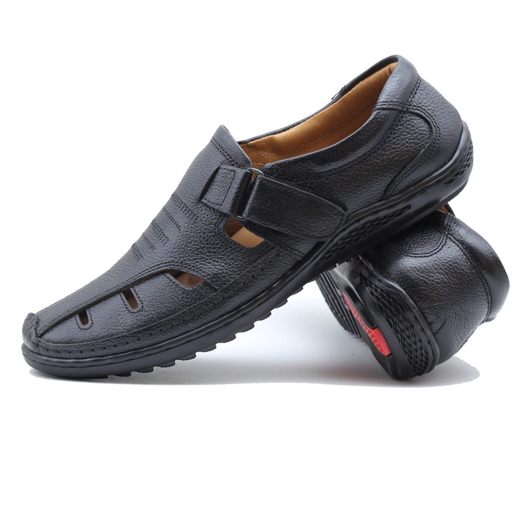 Clark's 2022 women's slip-on shoes with cushioned insoles for all-day comfort. Shop trendy and fashionable footwear at ShoeInn, Pakistan