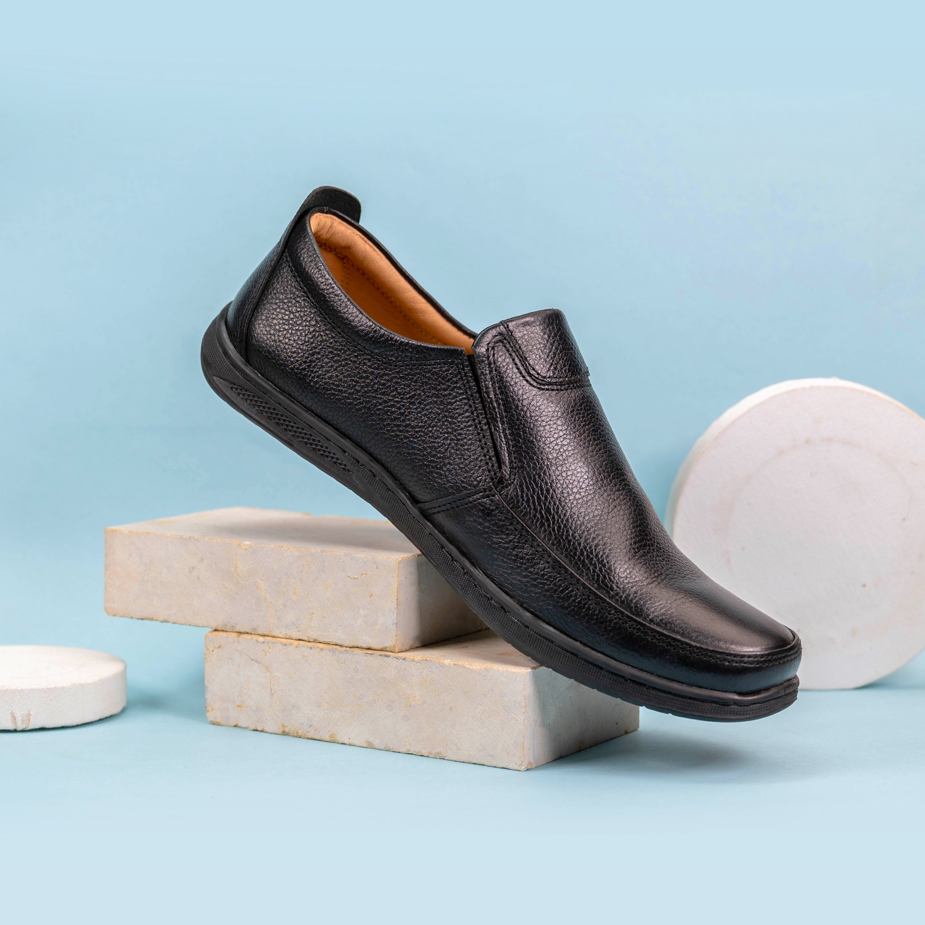 Clark's CL-2072 Men's Black Leather Casual Shoes - Classic and Versatile
Clark's CL-2072 Men's Leather Shoes - Perfect for Everyday Wear