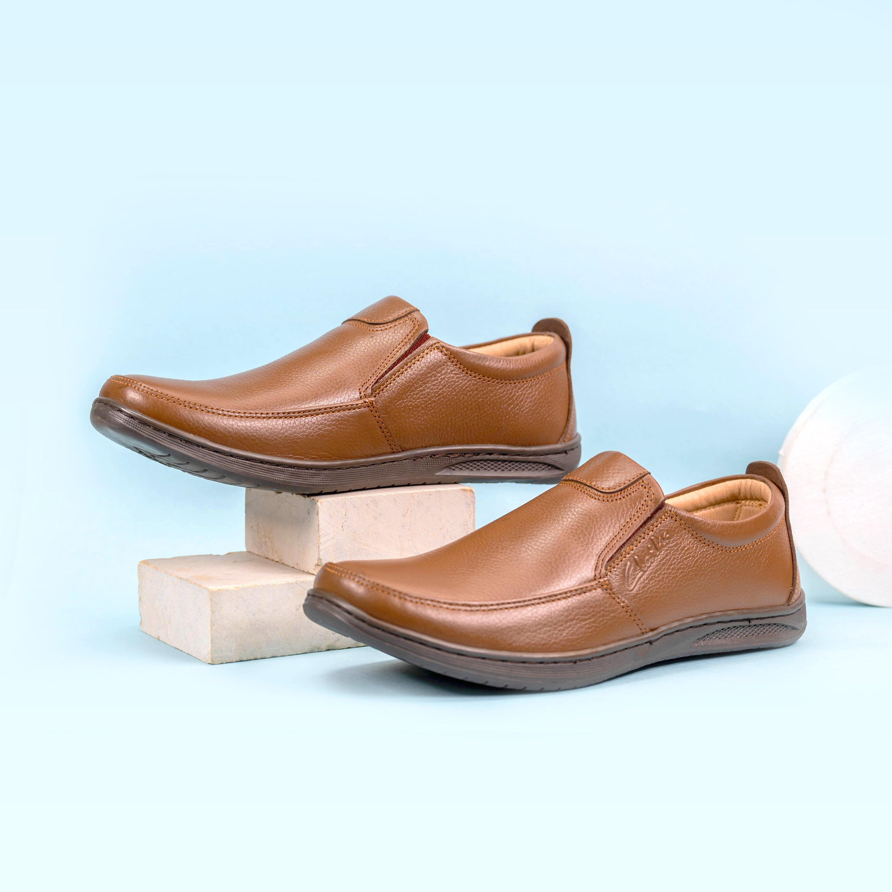 Clark's CL-2072 Men's Brown Leather Casual Shoes - Comfortable and Stylish
Clark's CL-2072 Men's Leather Casual Shoes - Premium Comfort and Style