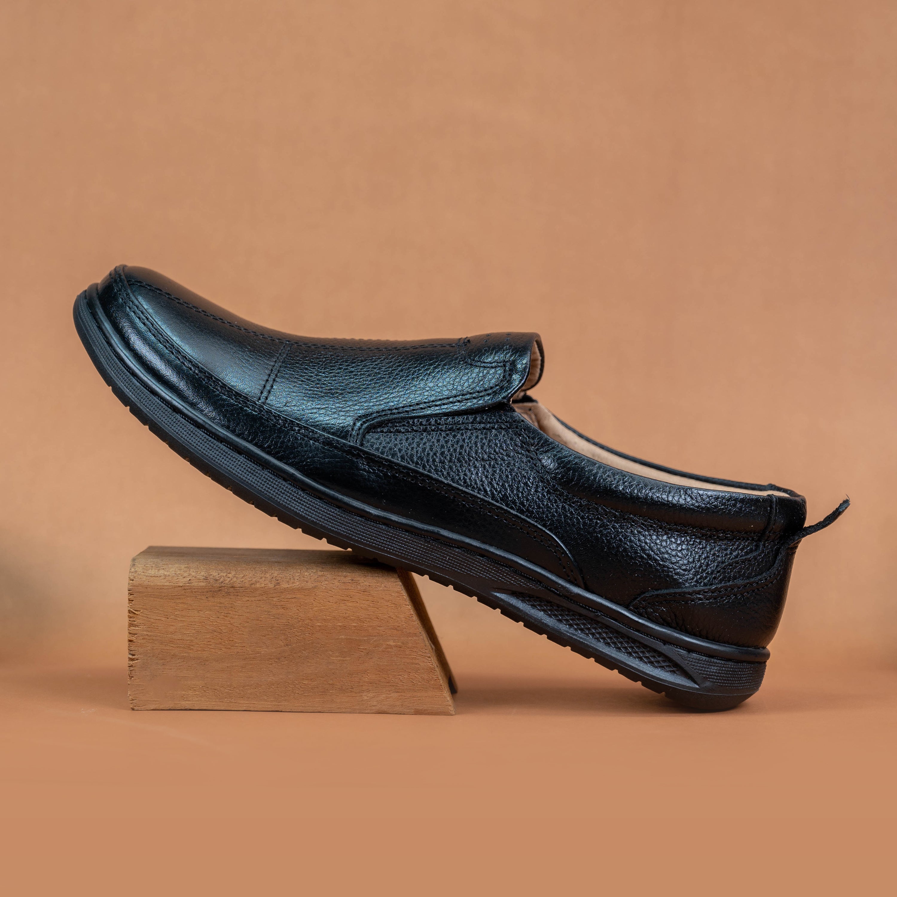 Clarks 2035 Men's Outdoor Boots - Durable and Stylish Footwear in Pakistan Men Black Leather Shoes
Clarks 2035 men's outdoor boots, offering durability, support, and comfort for outdoor activities. Shop the latest collection of Clarks shoes in Pakistan at ShoeInn.