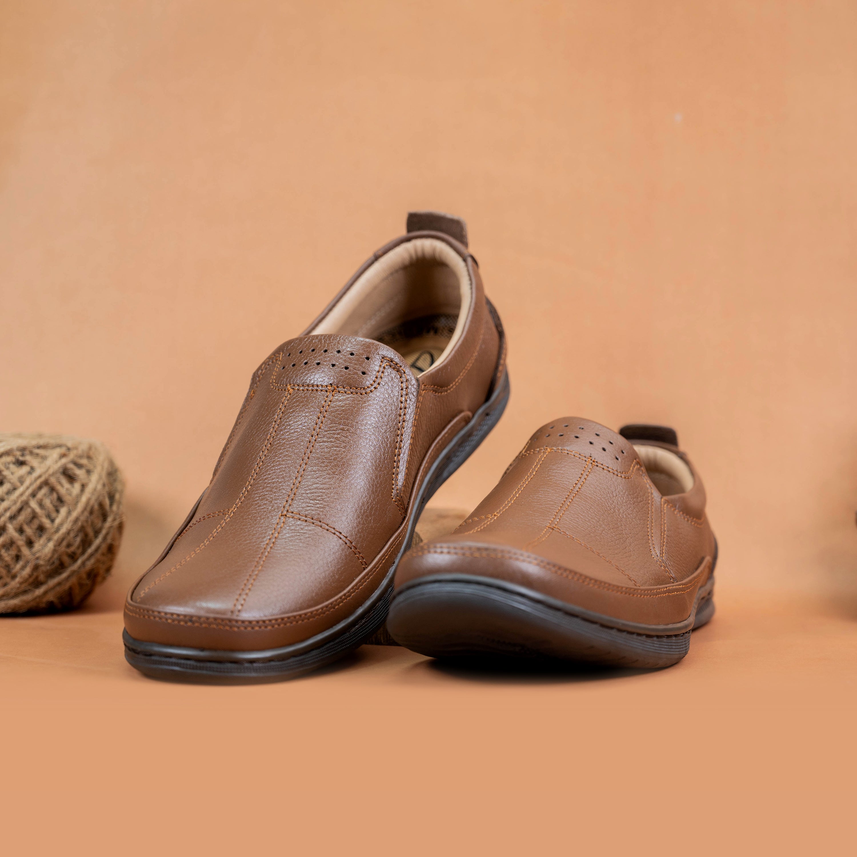 Clarks 2035 Men's Slip-On Shoes - Comfortable and Fashionable in Pakistan Clarks Brown Leather Shoes For Mens
Clarks 2035 men's slip-on shoes featuring easy-to-wear design and cushioned insoles for all-day comfort. Available now at ShoeInn, Pakistan.