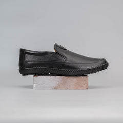 Classic black Clarks men's shoes with cushioned footbed, ideal for work or casual outings.(ShoeInn.co, Pakistan)
Clark's Men's Shoe 1102 - Versatile Footwear for Everyday Wear (ShoeInn.co)