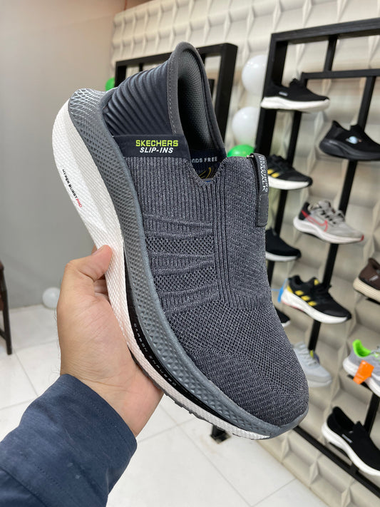 GO RUN Alpha HYPER Burst Pro 3833 – Premium Running Shoes with Goodyear Sole & Carbon Infused Performance