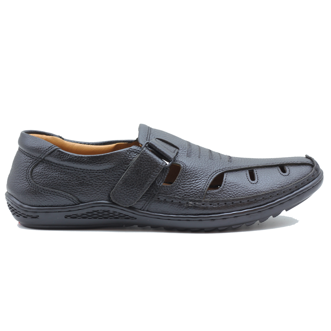 Clark's 2022 waterproof boots for men, designed for durability and comfort in outdoor activities. Shop Clark's boots at ShoeInn in Pakistan